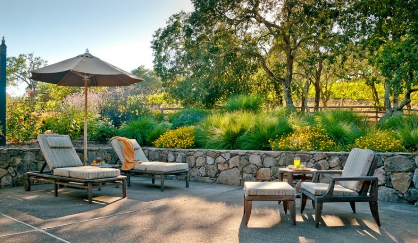 stone_patio_wall_ideas