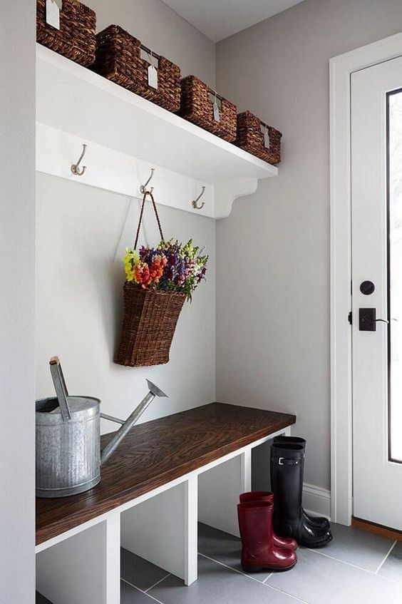 13. Cottage Style Mudroom Ideas - Harptimes.com