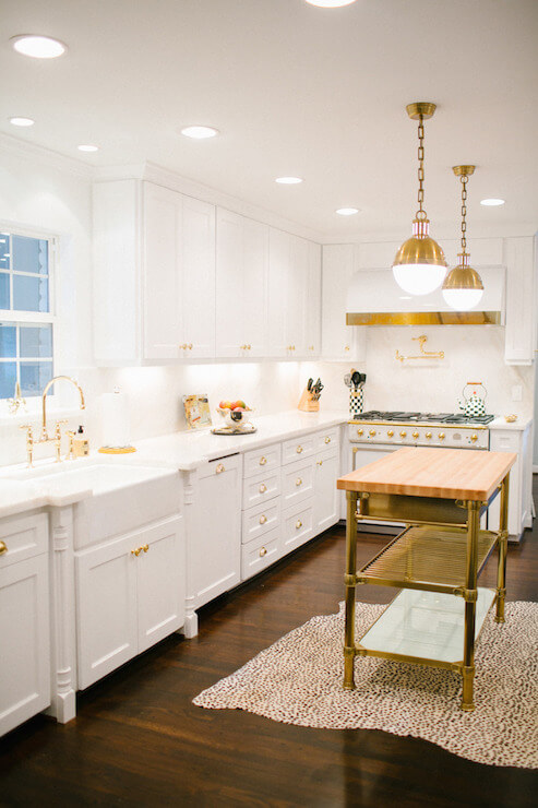 antique_white_distressed_kitchen_cabinets