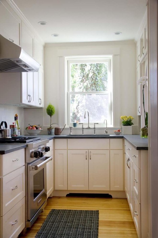 antique_white_farmhouse_kitchen_cabinets