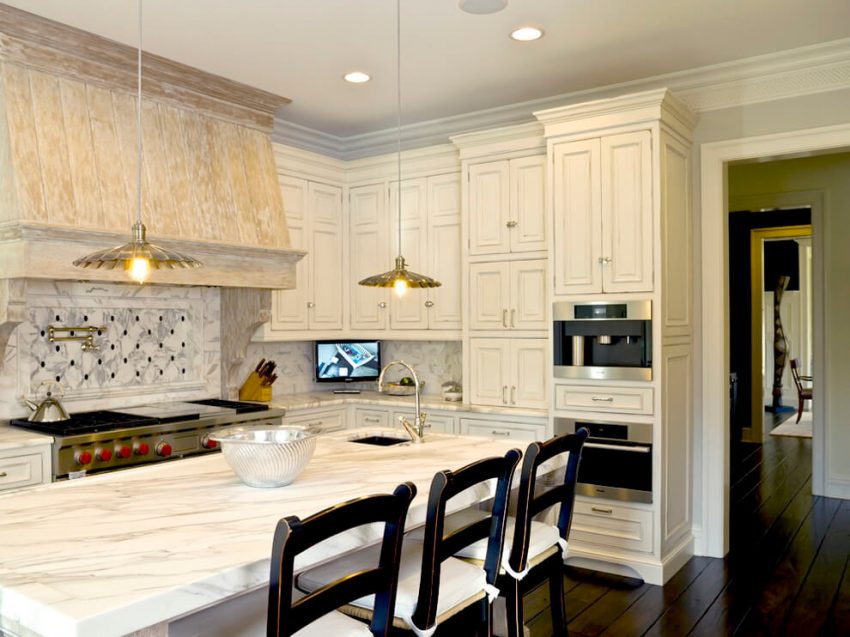 antique_white_kitchen_cabinets_with_glaze