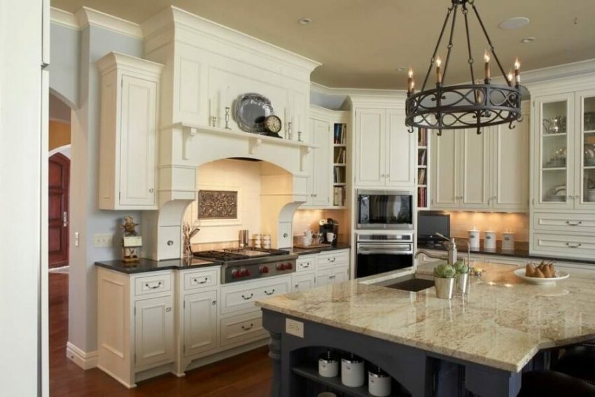 antique_white_kitchen_cabinets_with_quartz_countertops