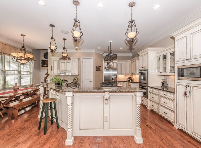 modern_antique_white_kitchen_cabinets