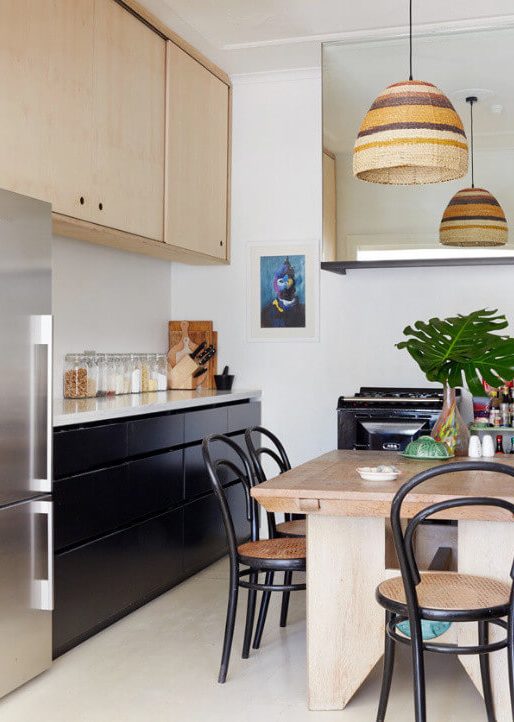 photos_of_antique_white_kitchen_cabinets