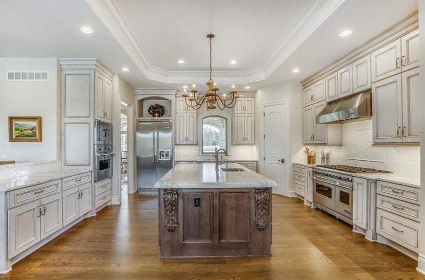 white_vs_antique_white_kitchen_cabinets