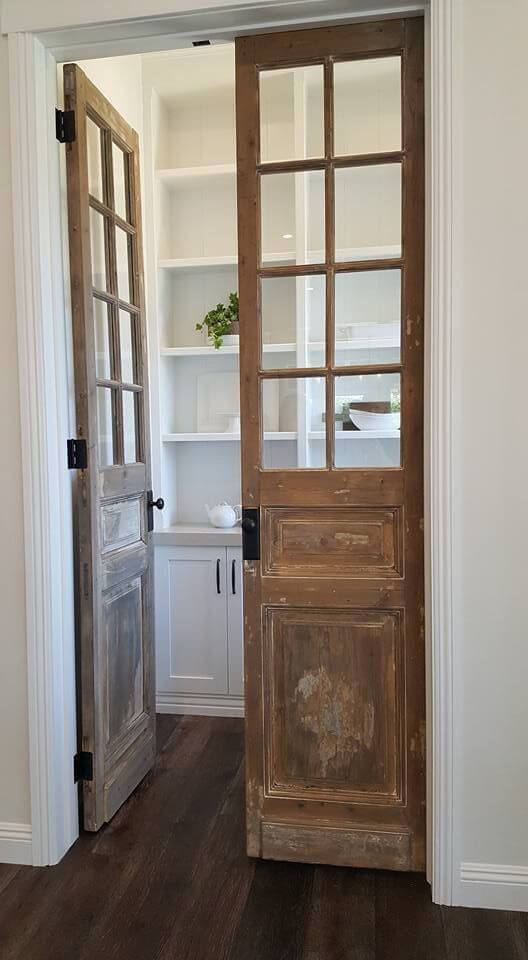 antique_pantry_door_ideas