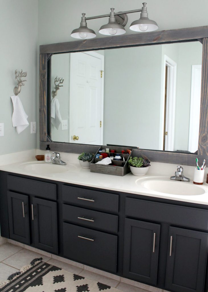 bathroom_lighting_ideas_over_mirror