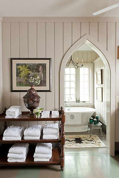 diy_towel_storage_for_small_bathroom