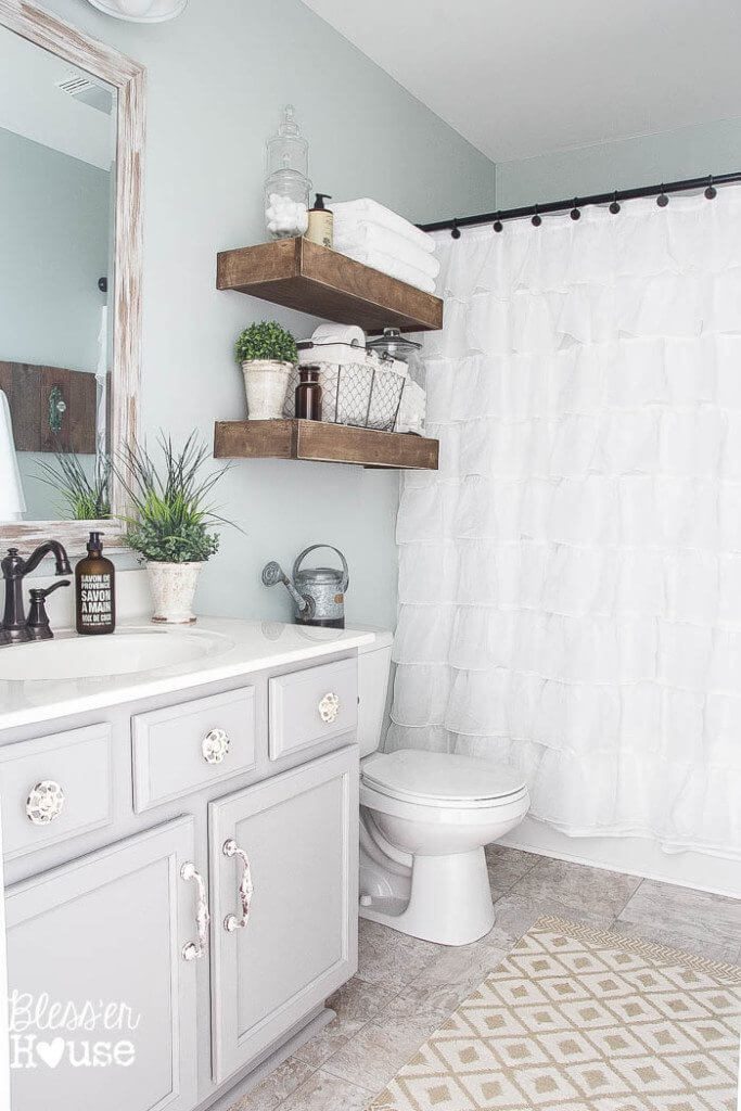 towel_shelves_in_bathroom