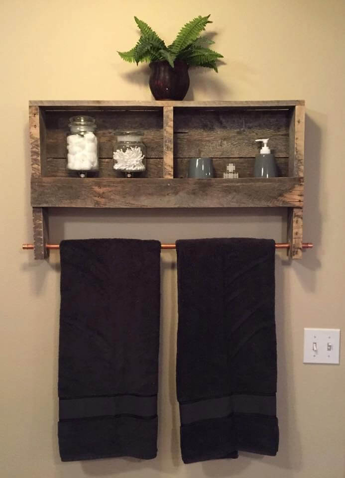 towel_storage_in_a_small_bathroom