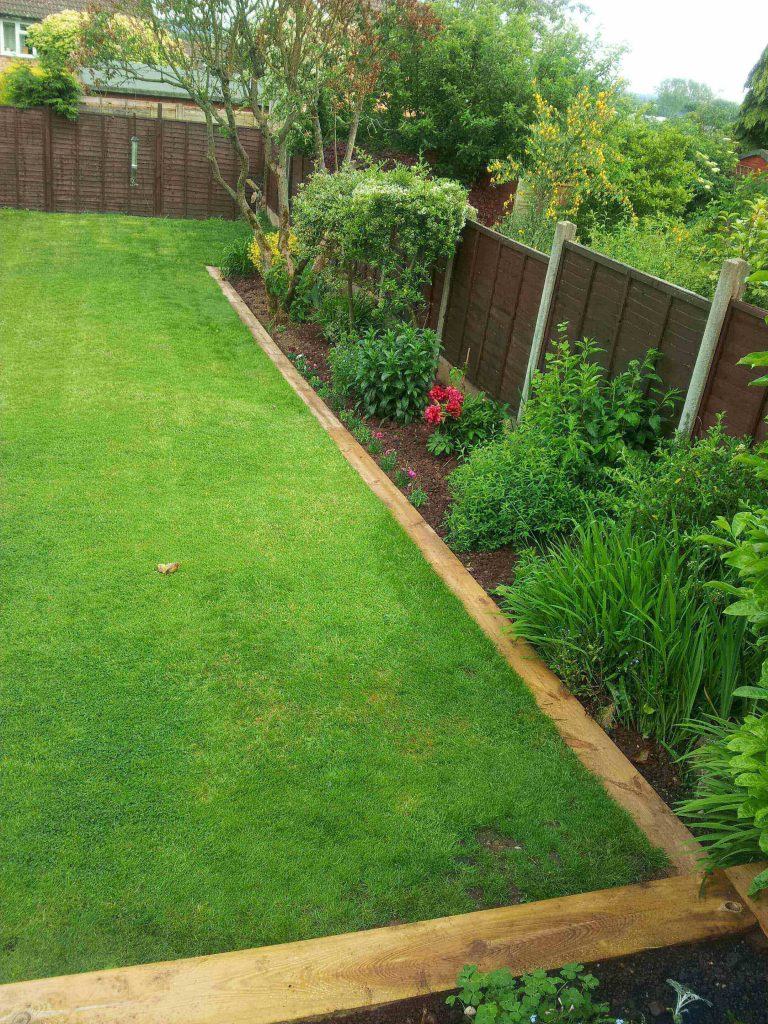 wooden lawn edging ideas