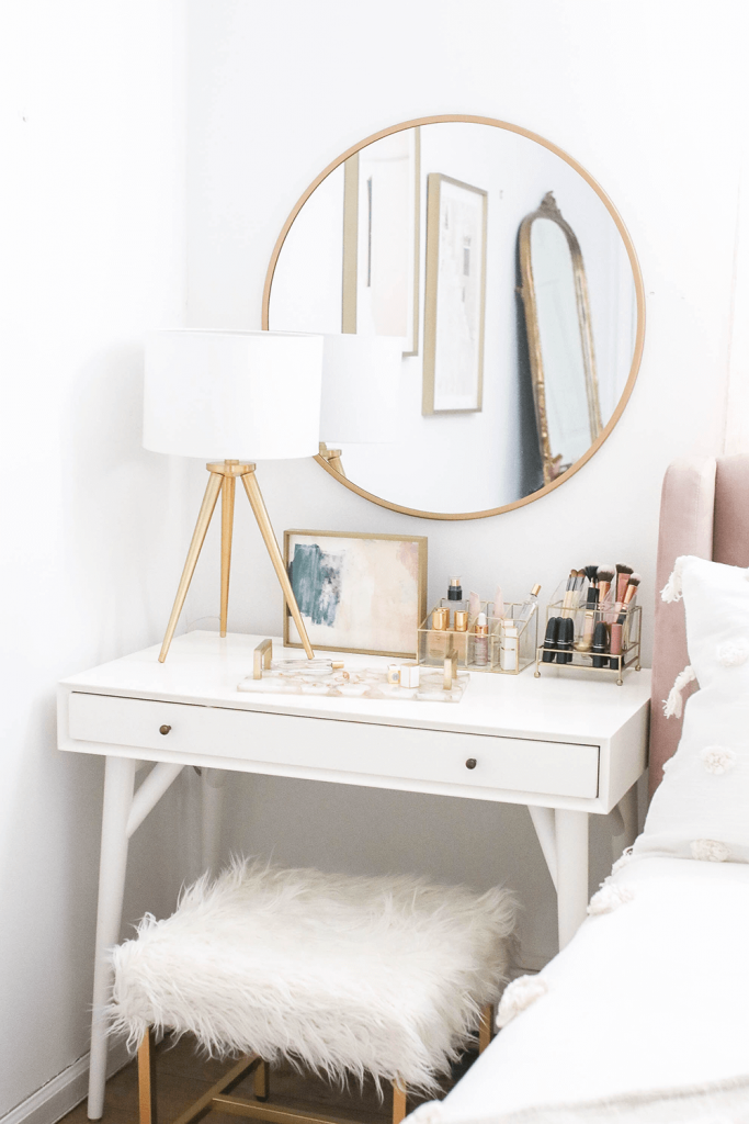 makeup room decor