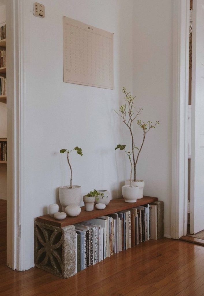 bookshelf decor items