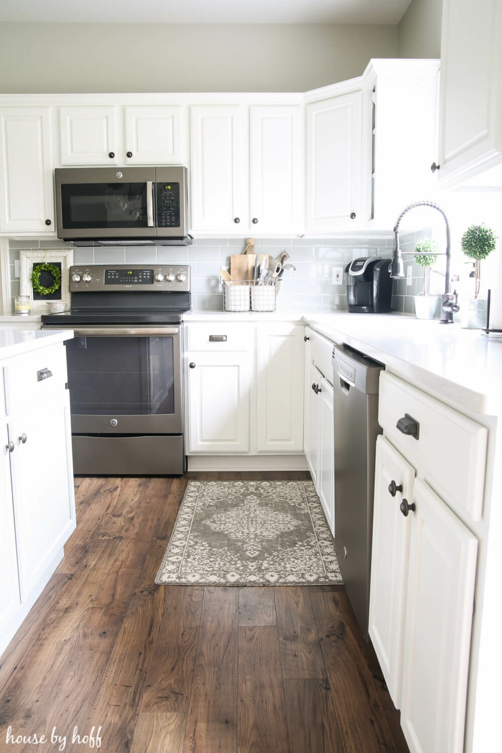 kitchen floor ideas with white cabinets
