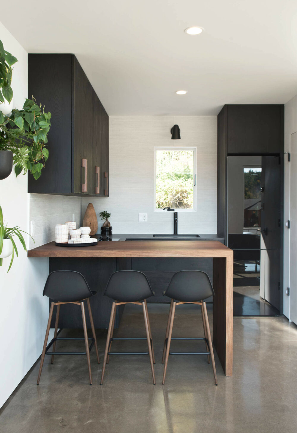 photos of black kitchen cabinets