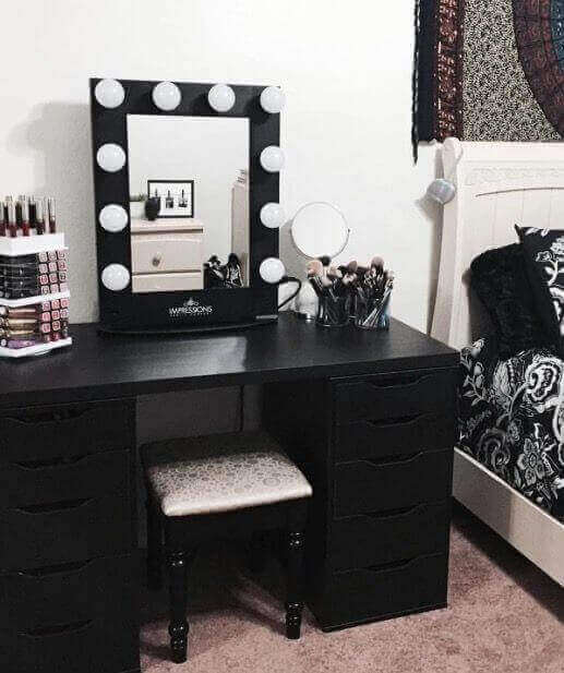 DIY Bold Vanity Mirror with Lights - Harptimes.com