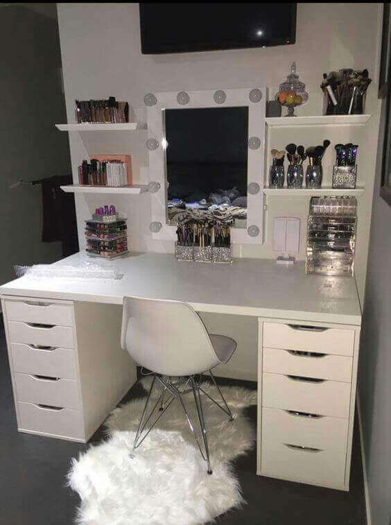 DIY Girly WhiteVanity Mirror with Lights - Harptimes.com