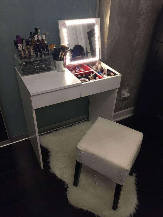 Foldable DIY Vanity Mirror with Lights - Harptimes.com
