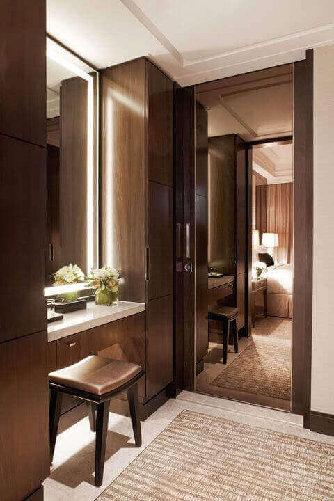 Modern and Elegant DIY Mirror Vanity with Lights - Harptimes.com