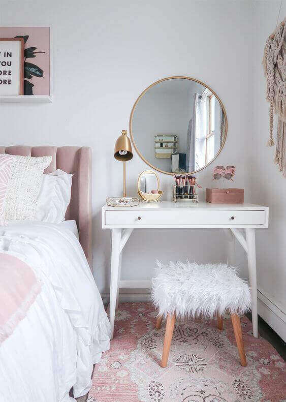 Round DIY Vanity Mirror with Lights and Copper Accent - Harptimes.com