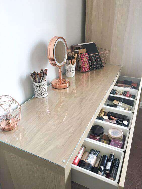 Small DIY Vanity Mirror with Geometrical Lights - Harptimes.com